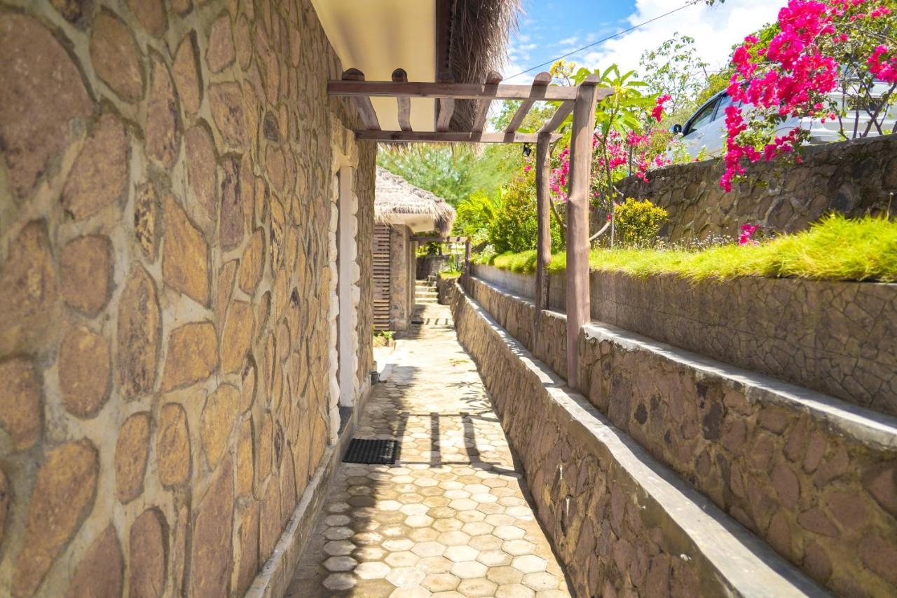 Theodor Hotel Labuan Bajo Exterior photo