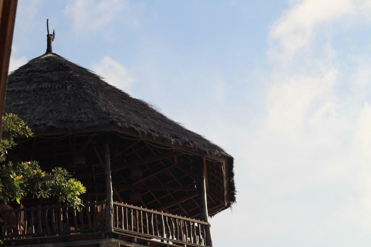 Theodor Hotel Labuan Bajo Exterior photo